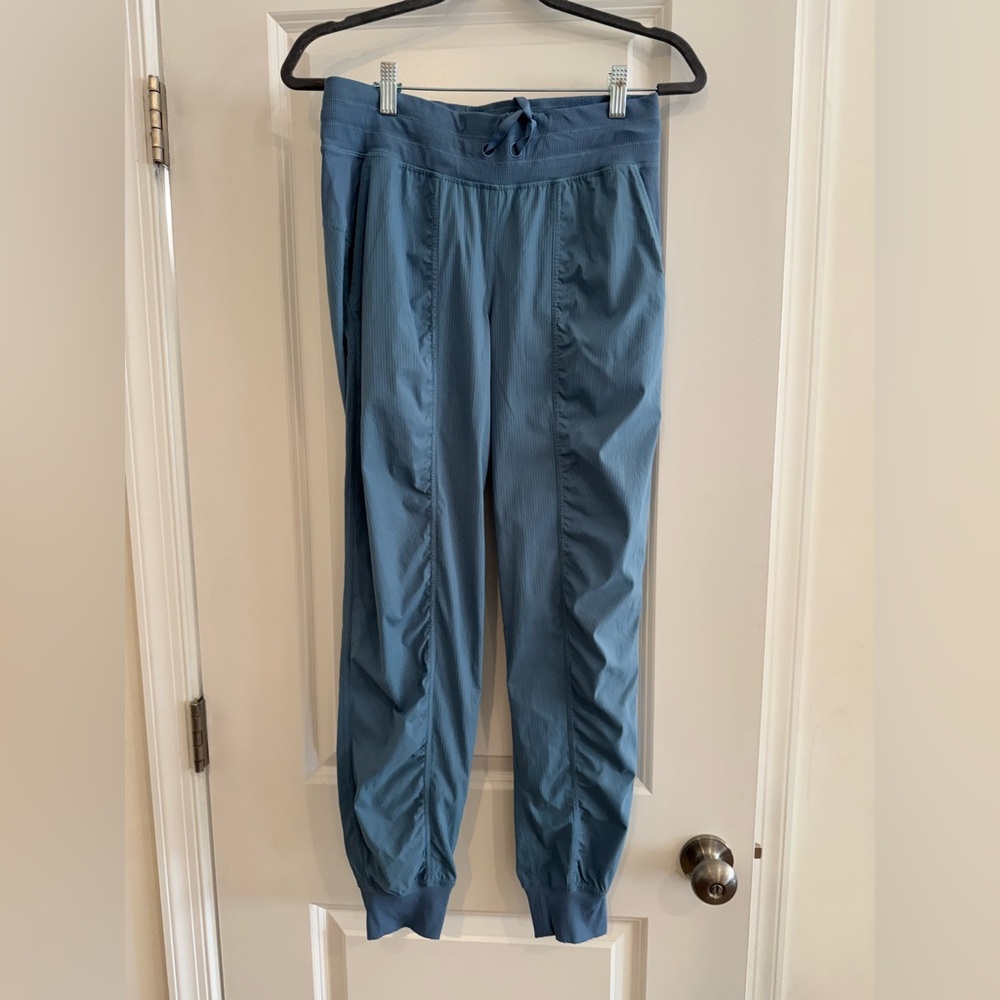 Lululemon Dance Studio mid rise jogger. Full length. Size 6